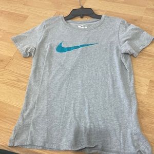 Grey tee